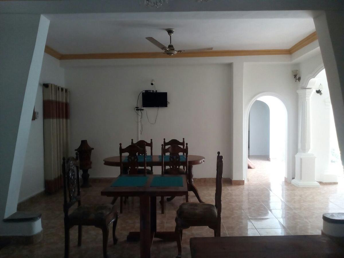 Villa De Rosh Ettukala Luaran gambar