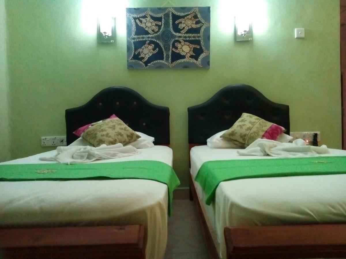 Villa De Rosh Ettukala Luaran gambar